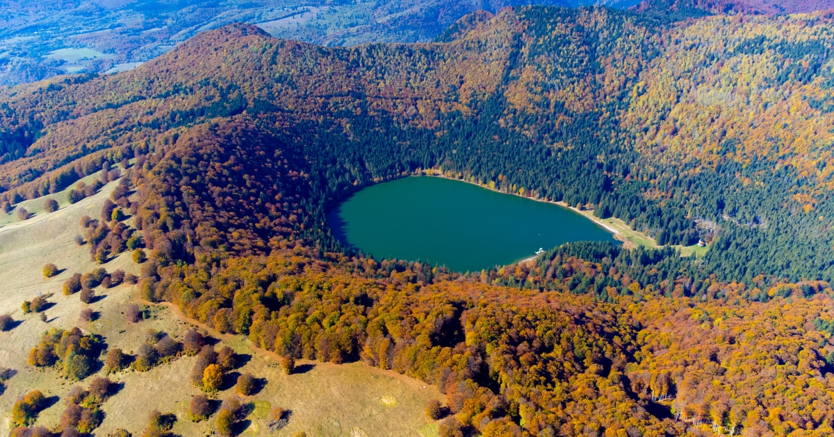 Rekordmeleget mértek a Szent Anna-tó vizében idén nyáron, fél méter mélységben 30,9 Celsius-fokot